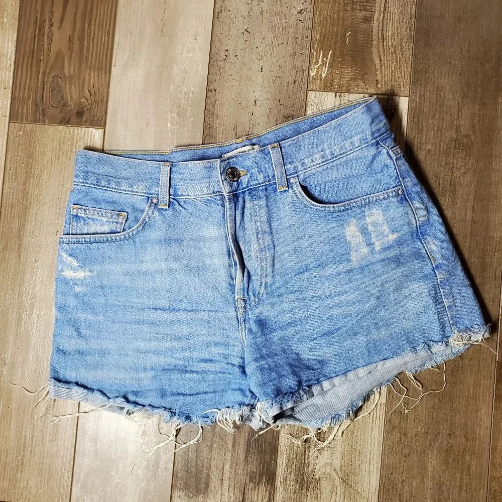 Forever 21 Distressed Jean Shorts Medium Wash Size 25